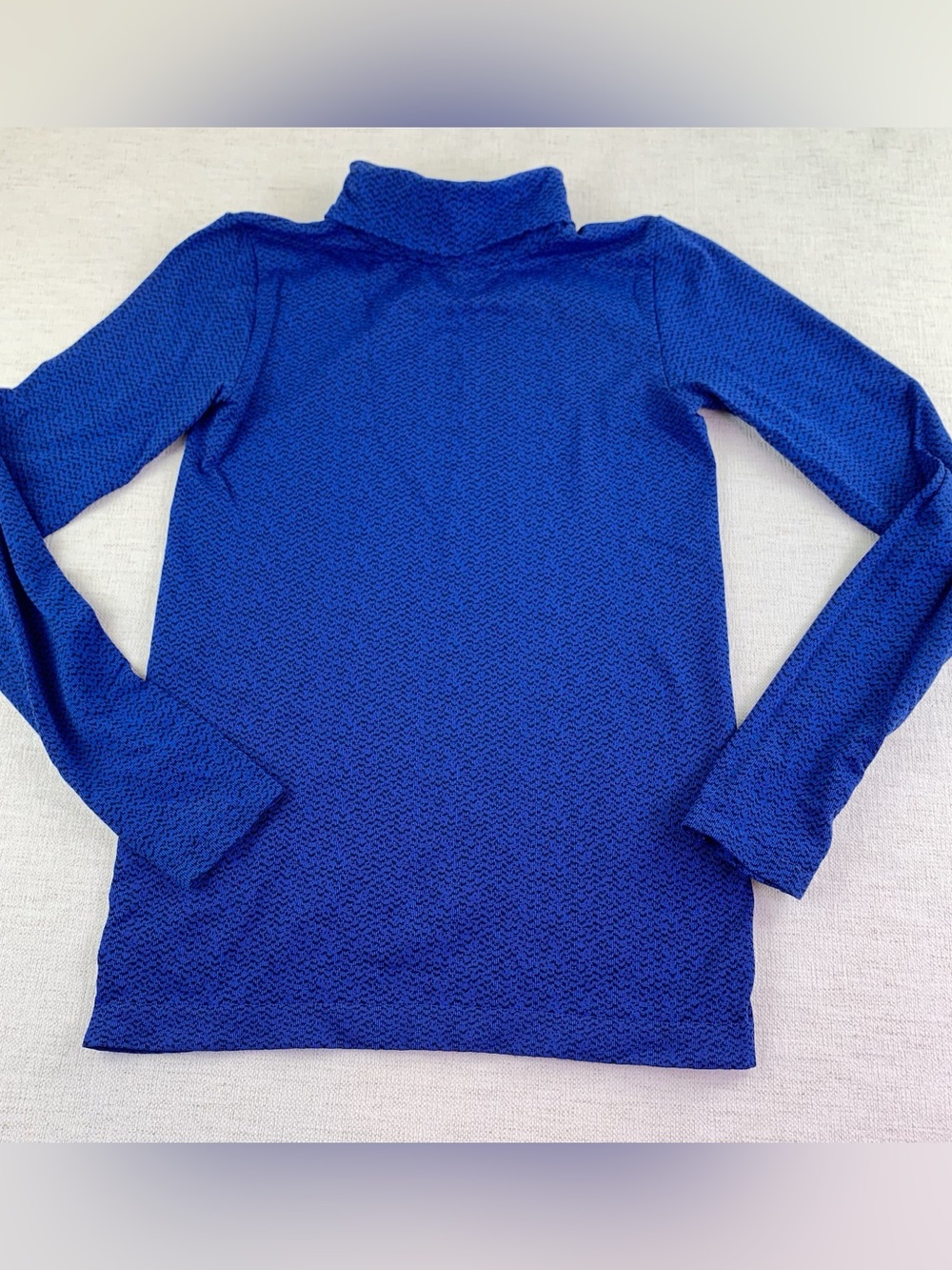 Athleta women's long sleeve Flurry Peak Turtleneck shirt geometric patterns